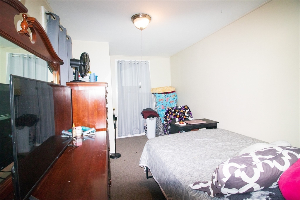 302 Pleasant St