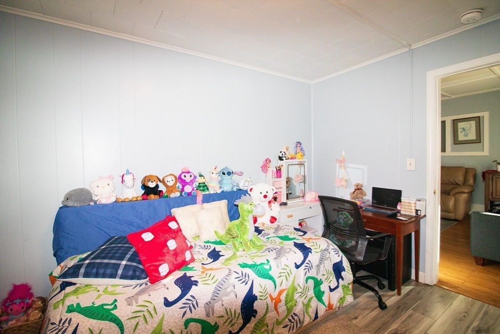 302 Pleasant St