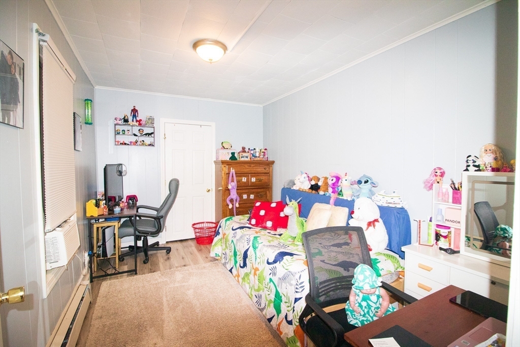 302 Pleasant St