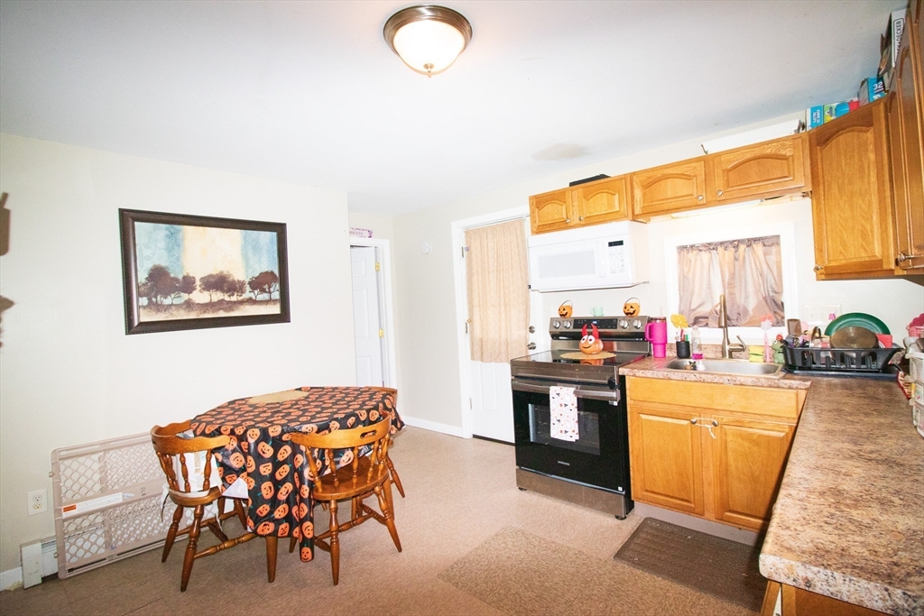 302 Pleasant St