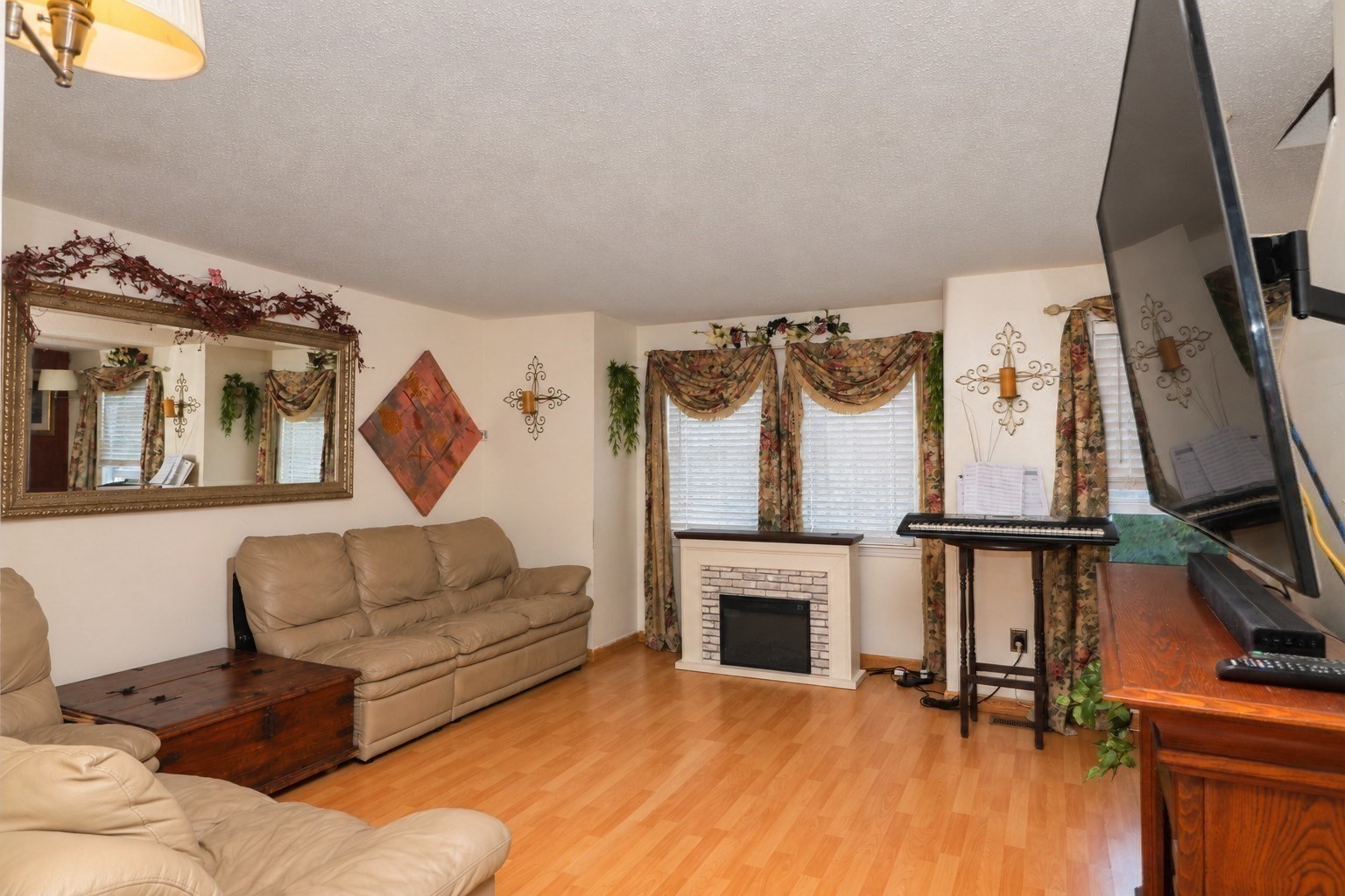 20 Angle St # 10
