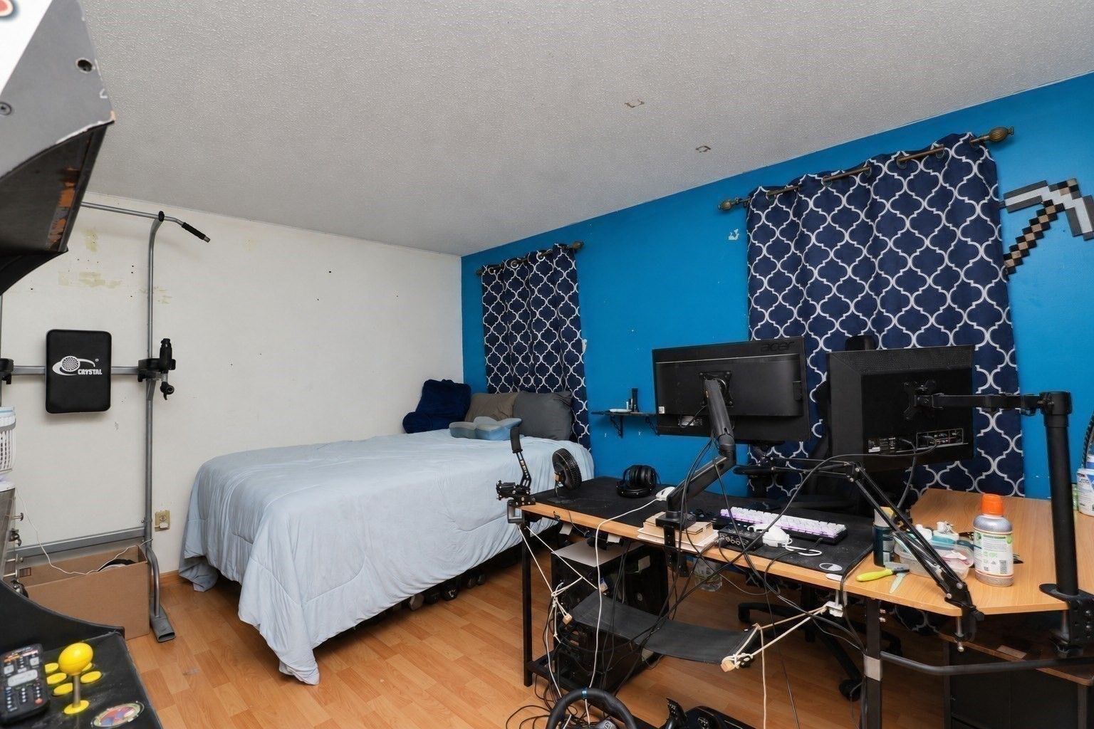 20 Angle St # 10