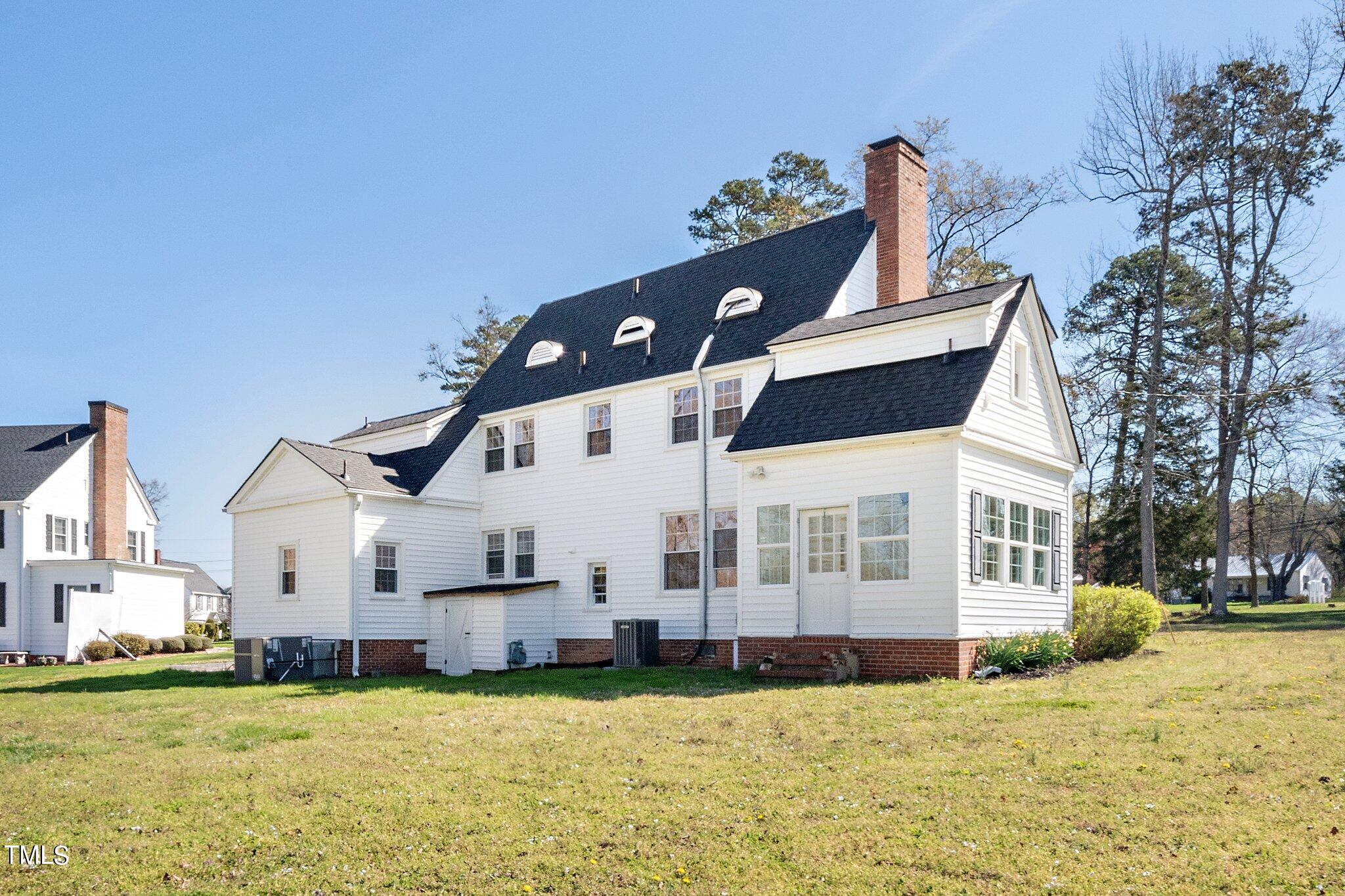 1869 Executive Lane