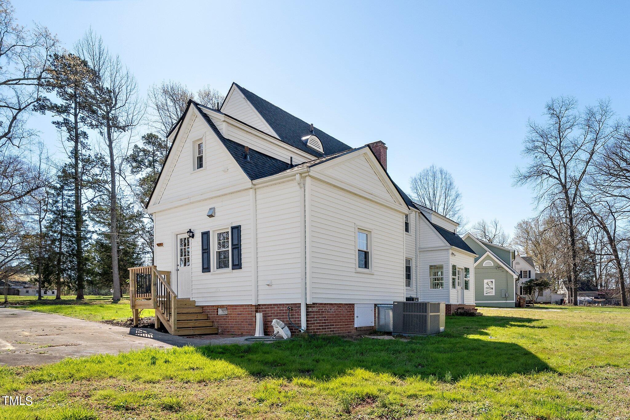 1869 Executive Lane
