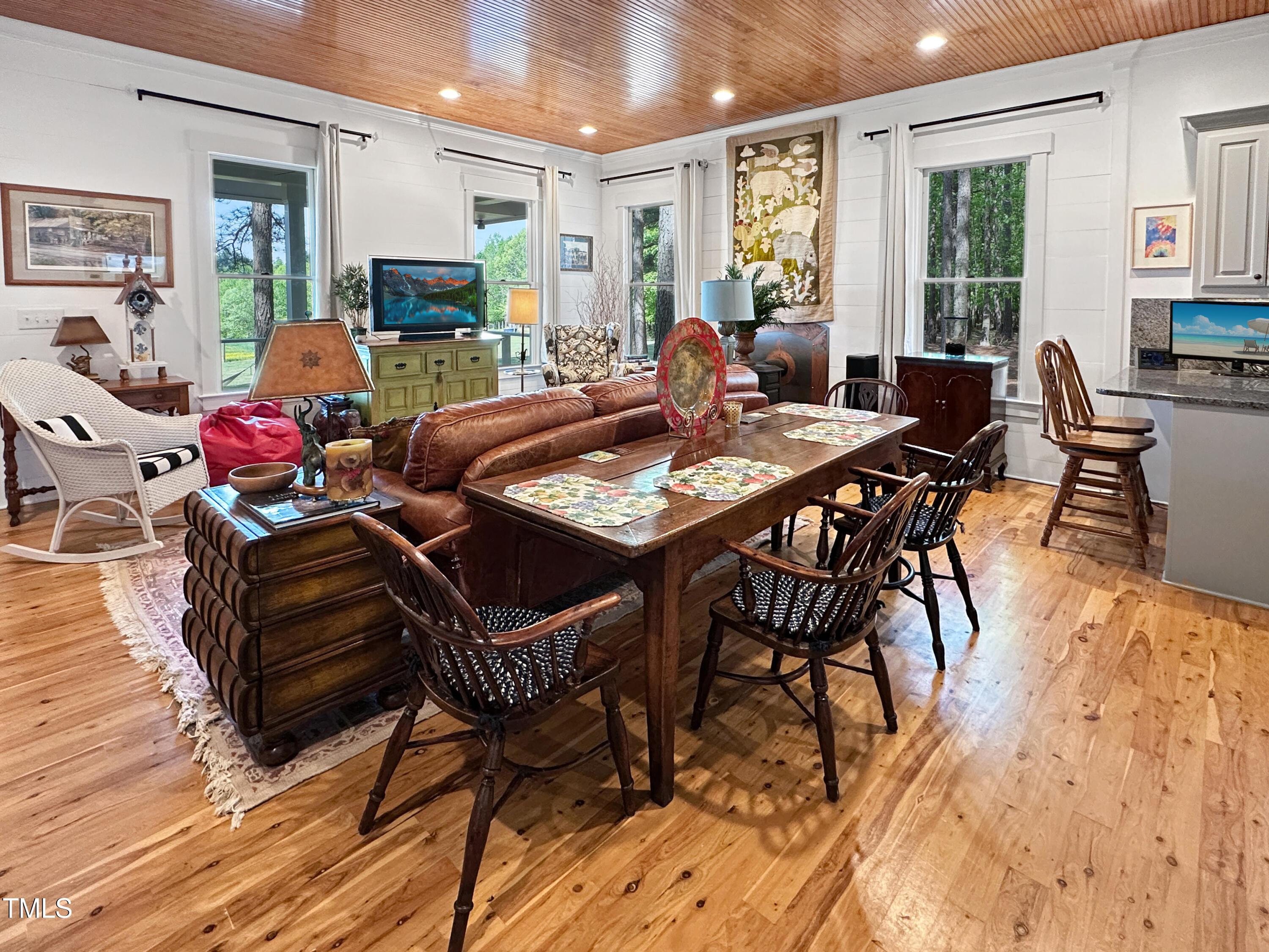 480 Deer Hollow