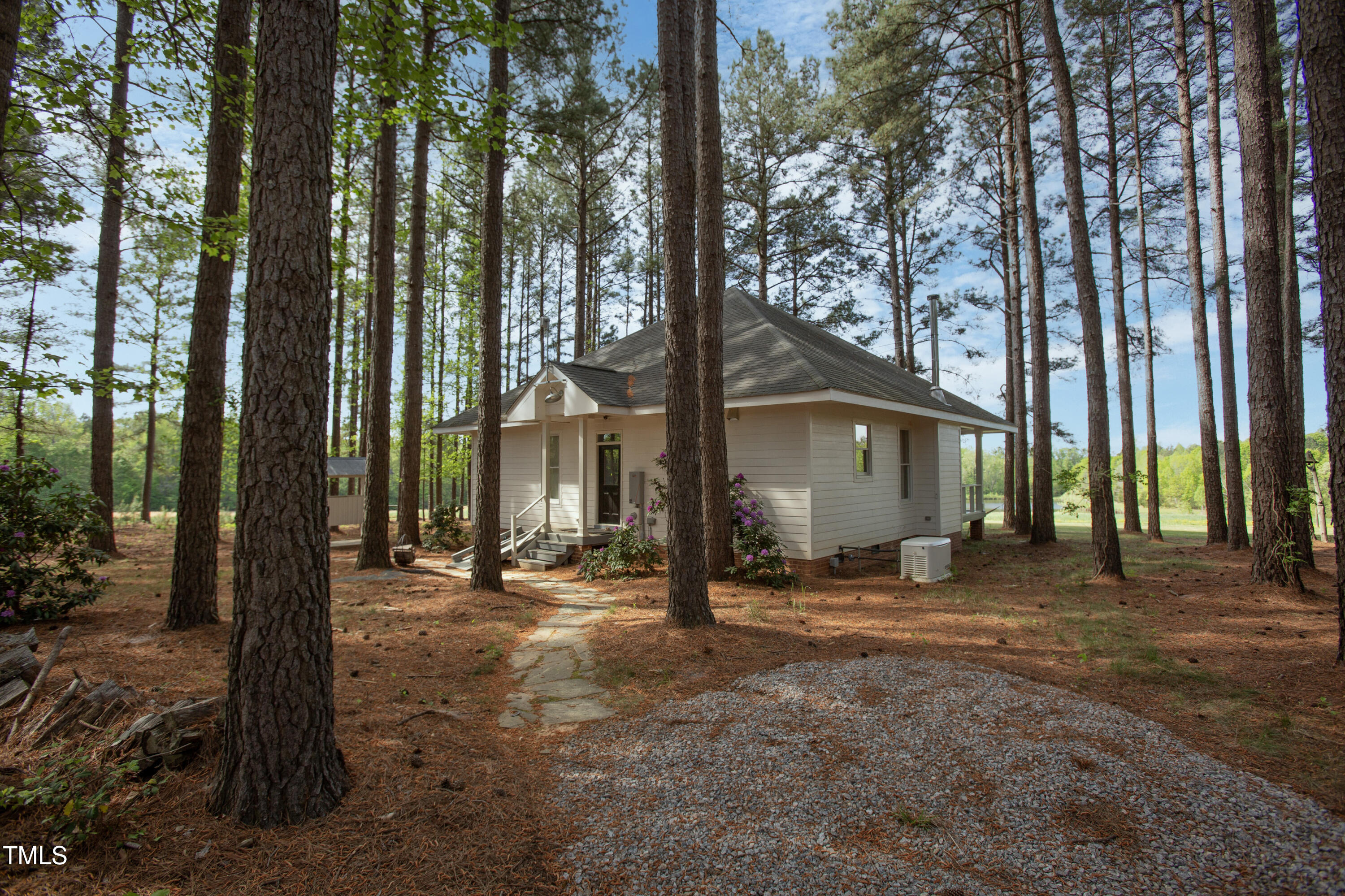 480 Deer Hollow