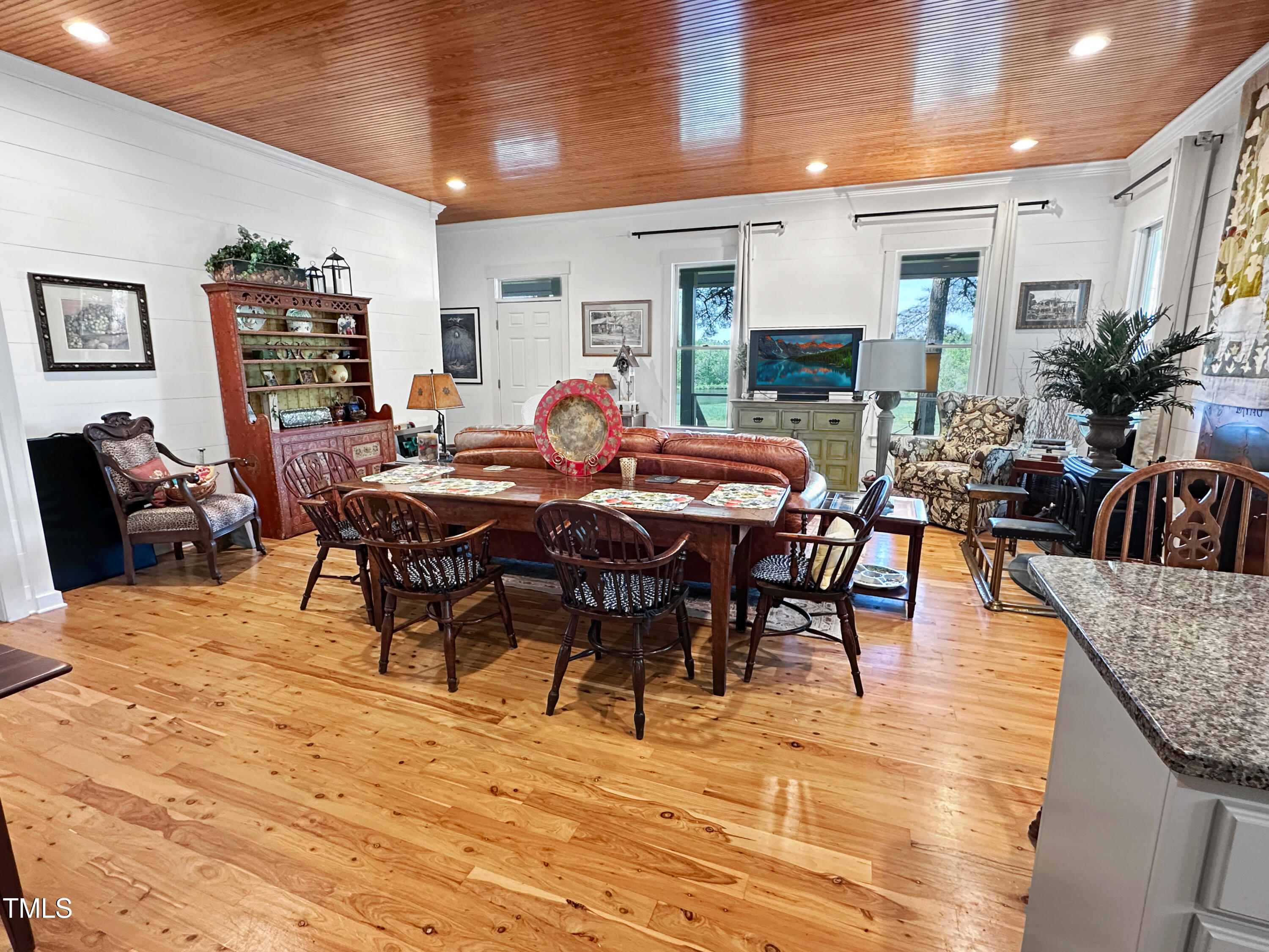 480 Deer Hollow