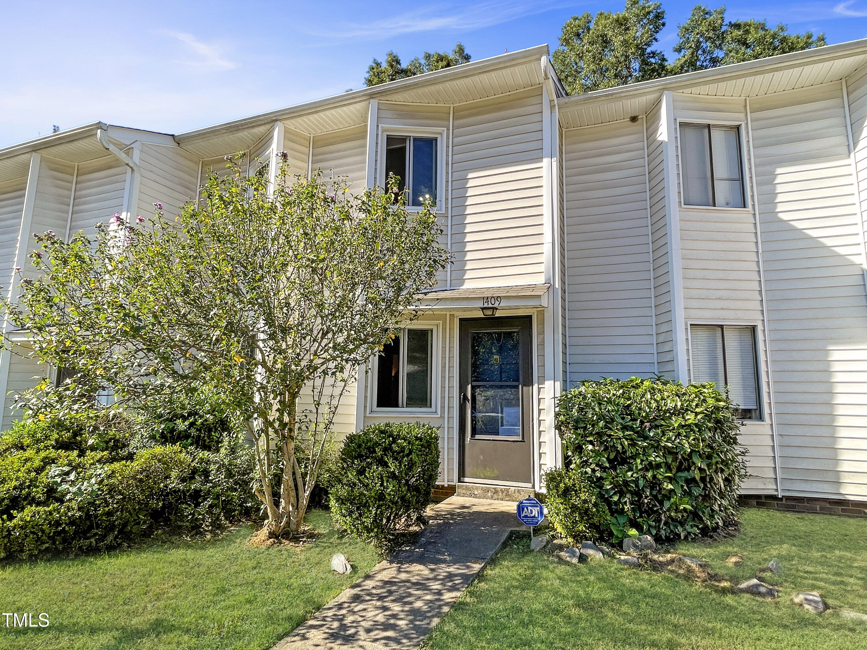 1409 Foxwood Drive