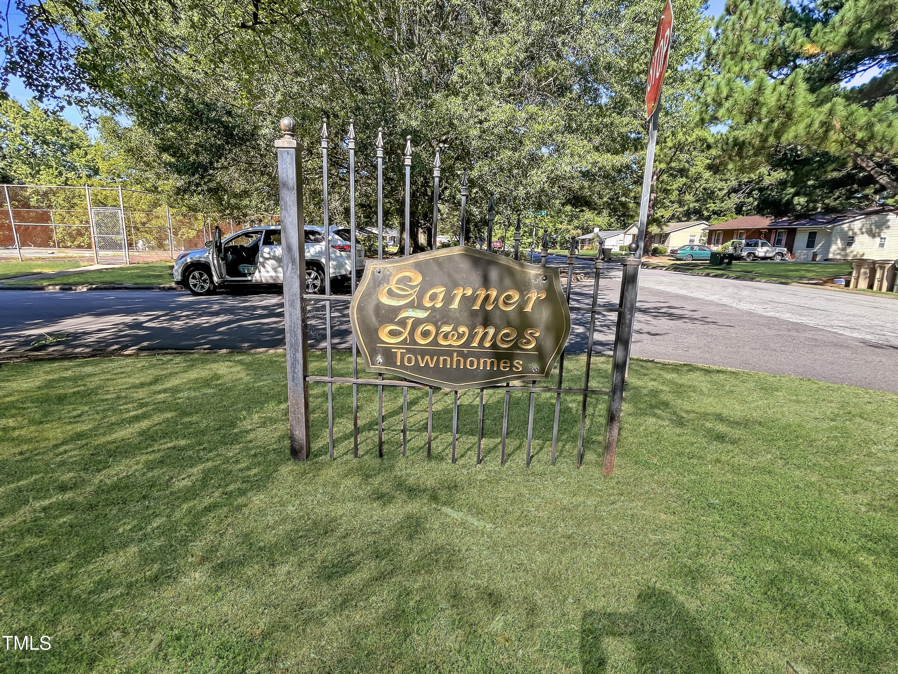 1409 Foxwood Drive