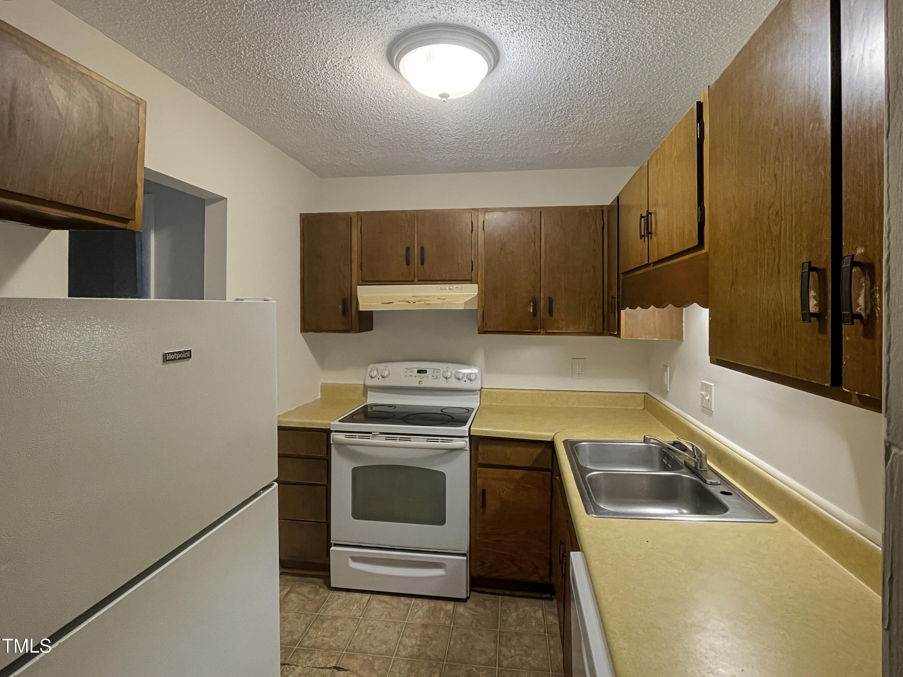 1409 Foxwood Drive