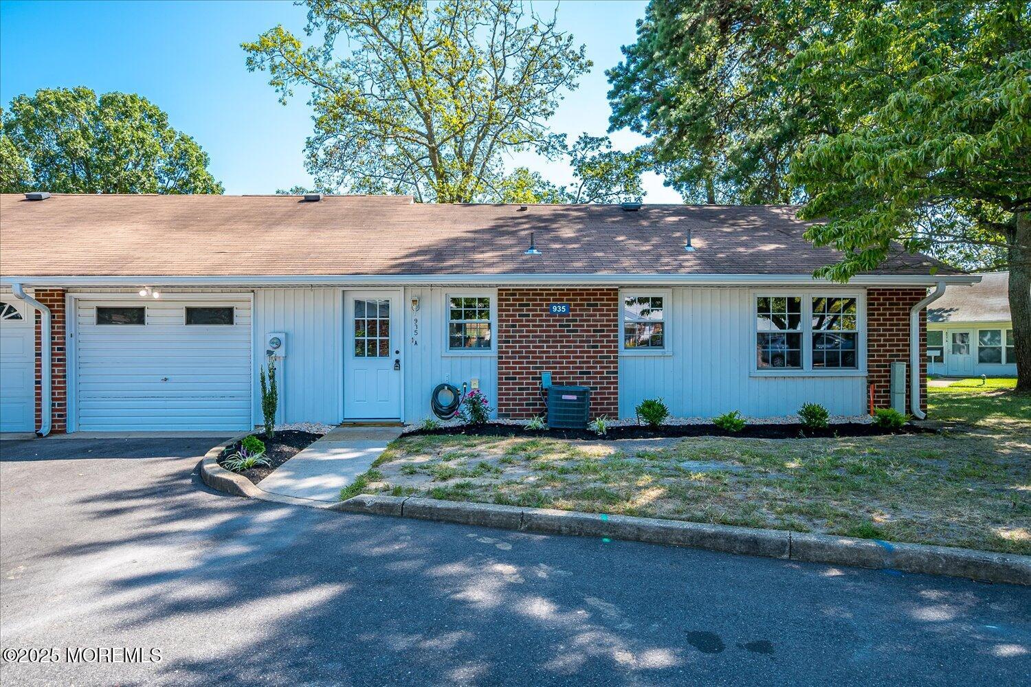 935A Thornhill Court