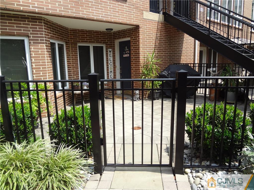 368 Rector Street # 304