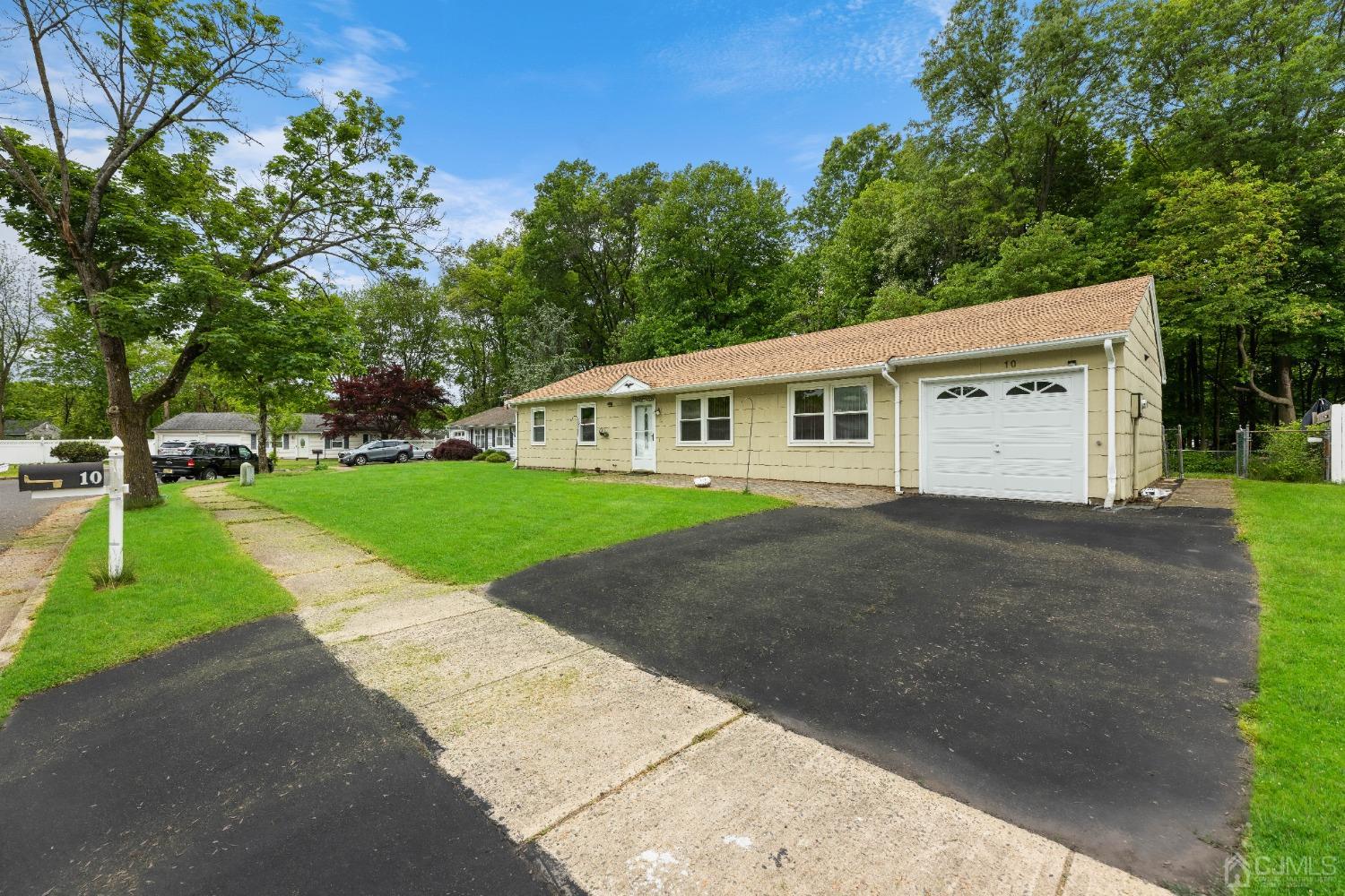 10 Brook Hollow Road