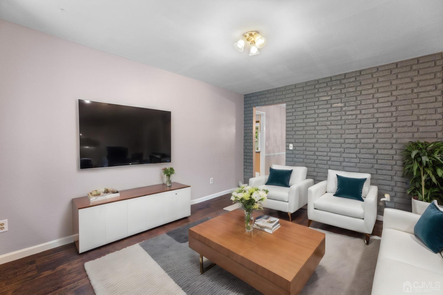 10 Brook Hollow Road