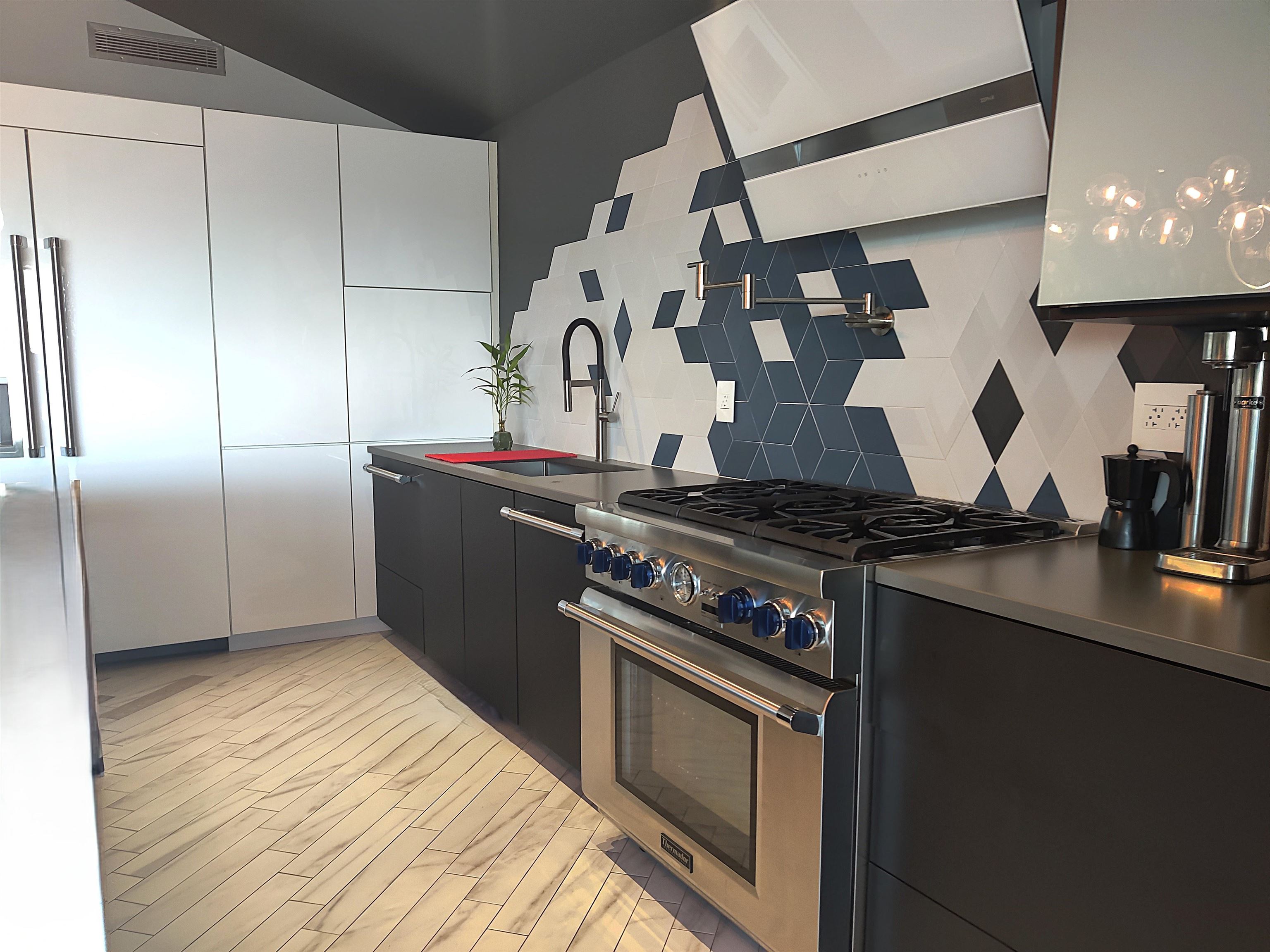 344 PATERSON PLANK RD Unit: PH
