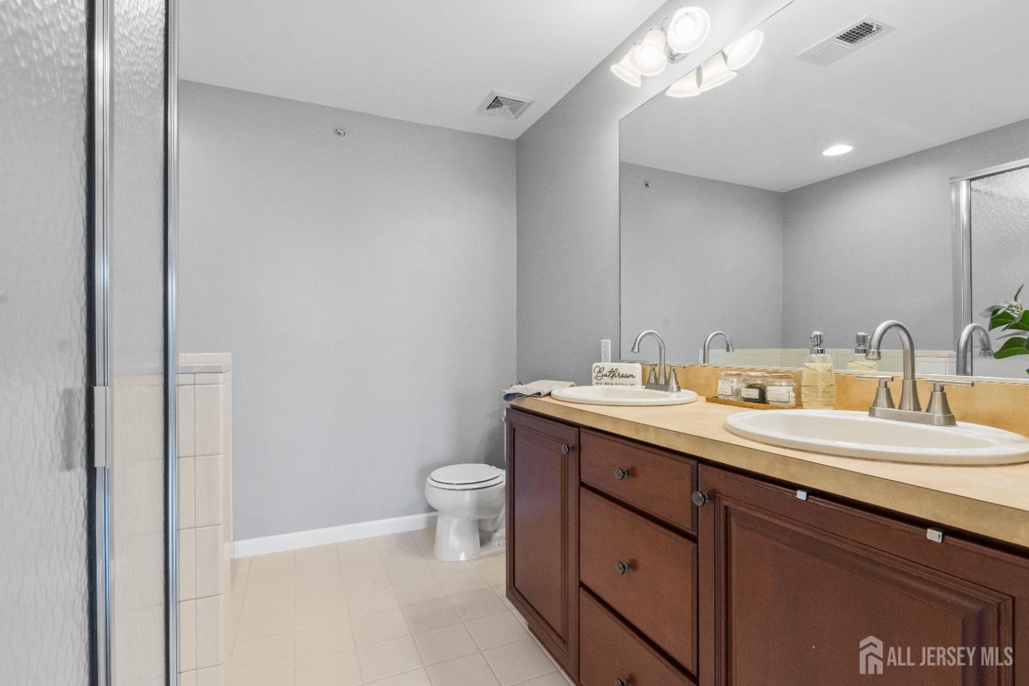 35 Swing Bridge Lane