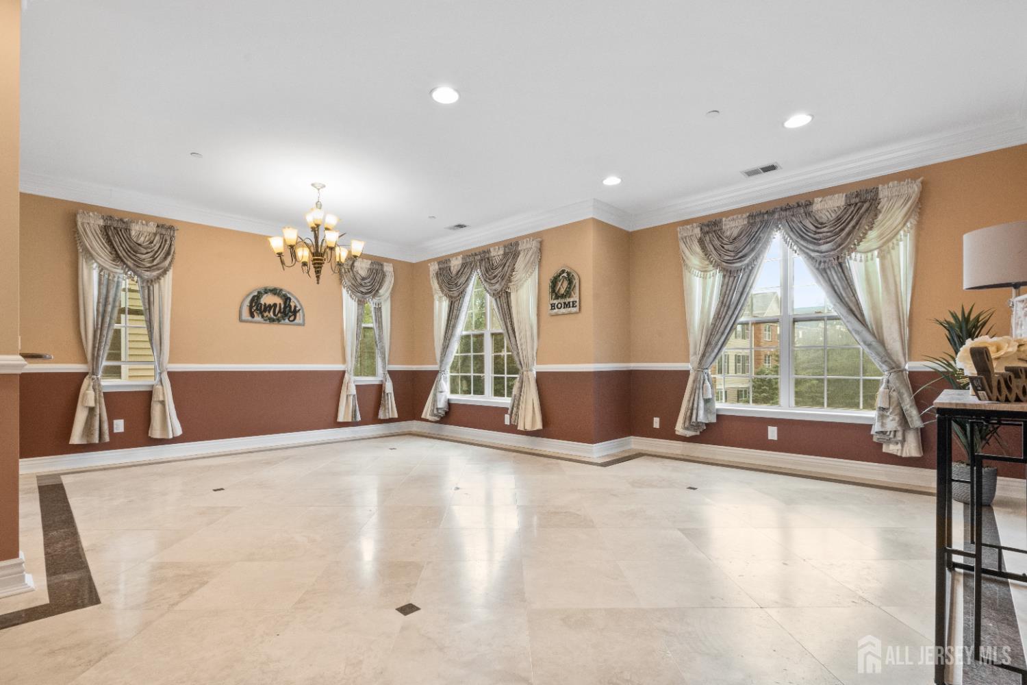 35 Swing Bridge Lane