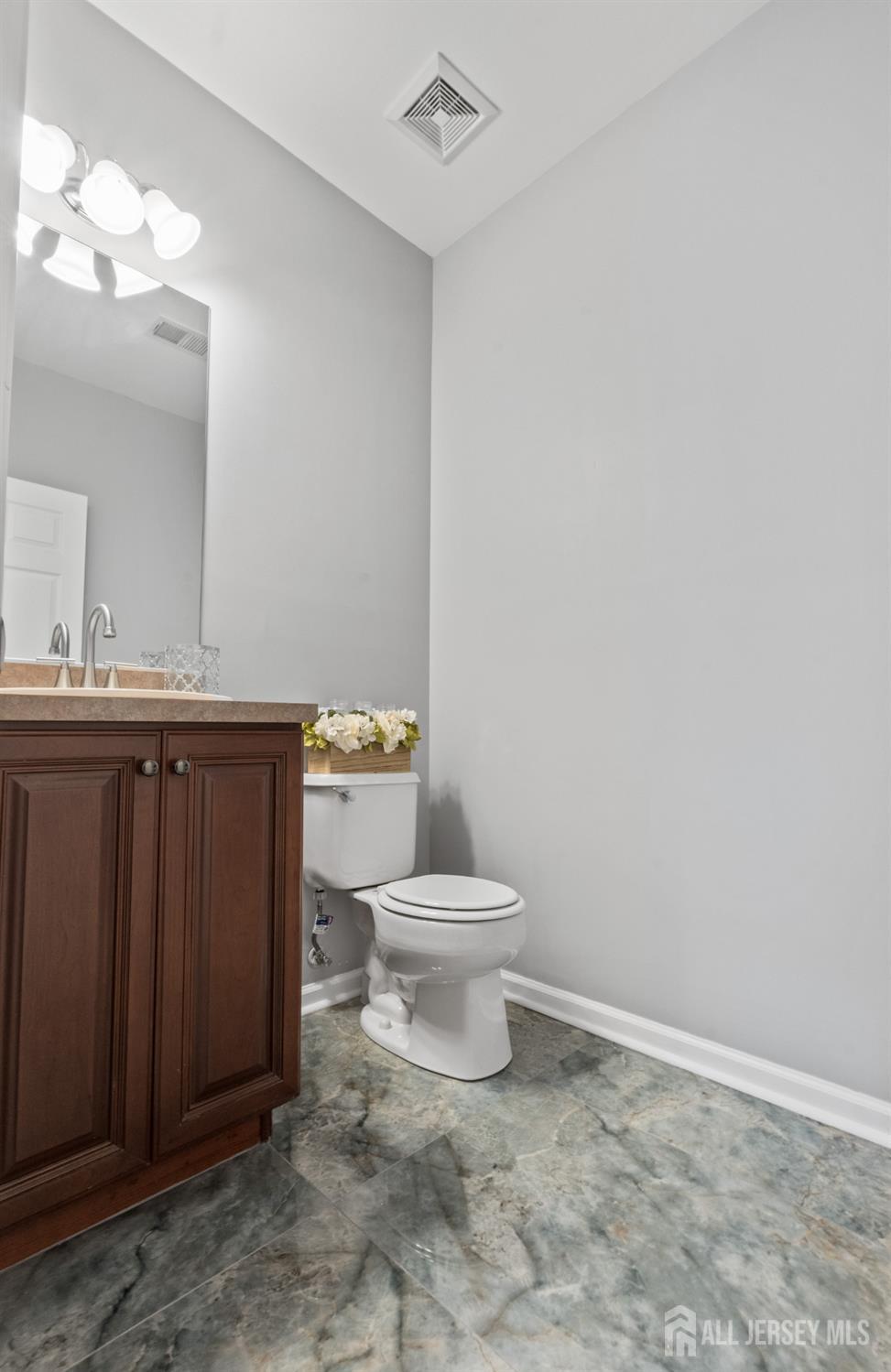 35 Swing Bridge Lane