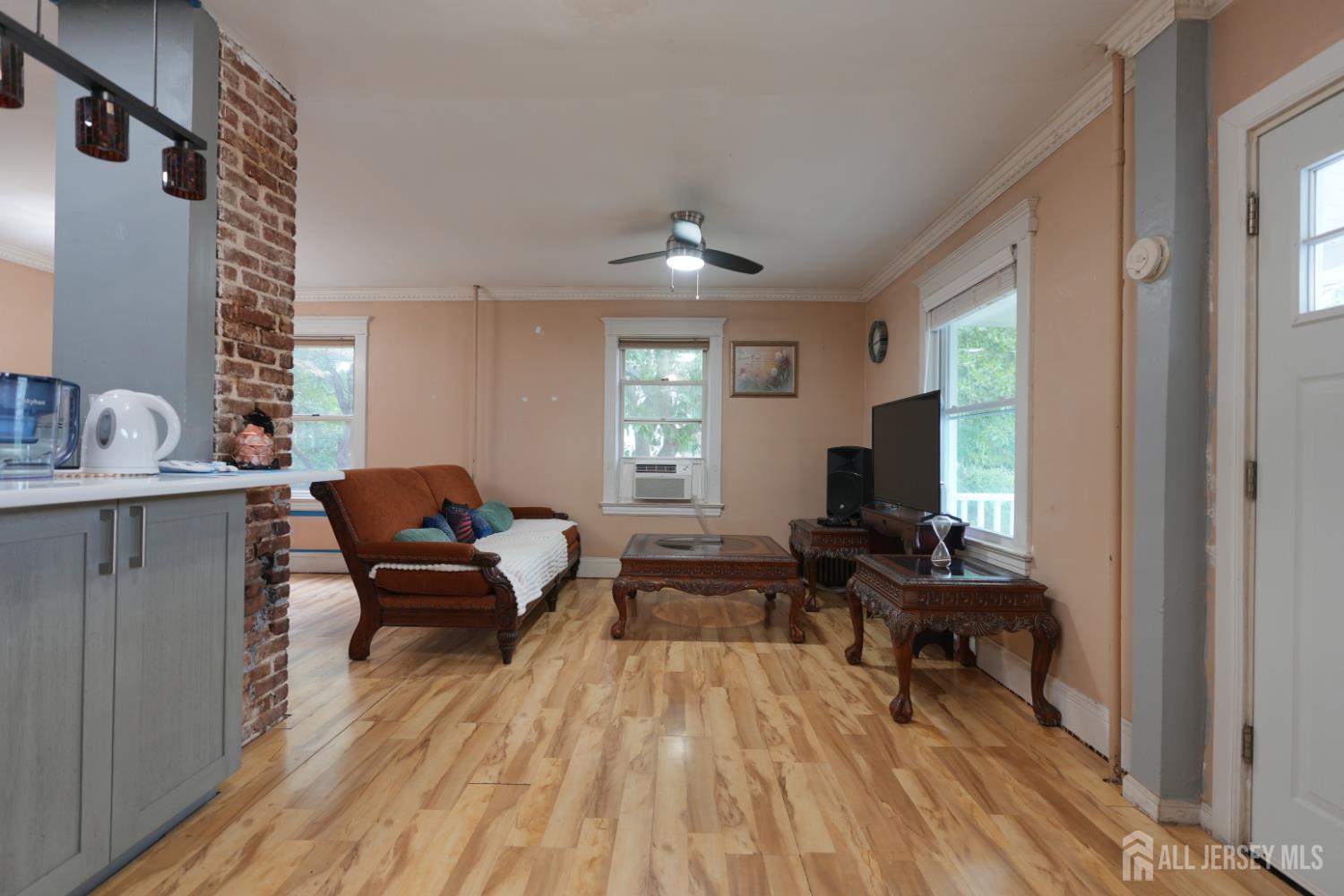 32 Crosby Avenue