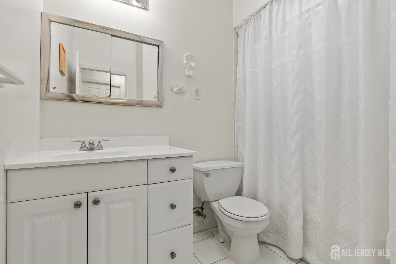 111 Courtland Lane, Matawan