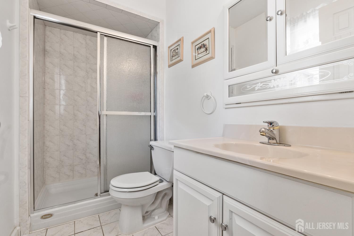 111 Courtland Lane, Matawan