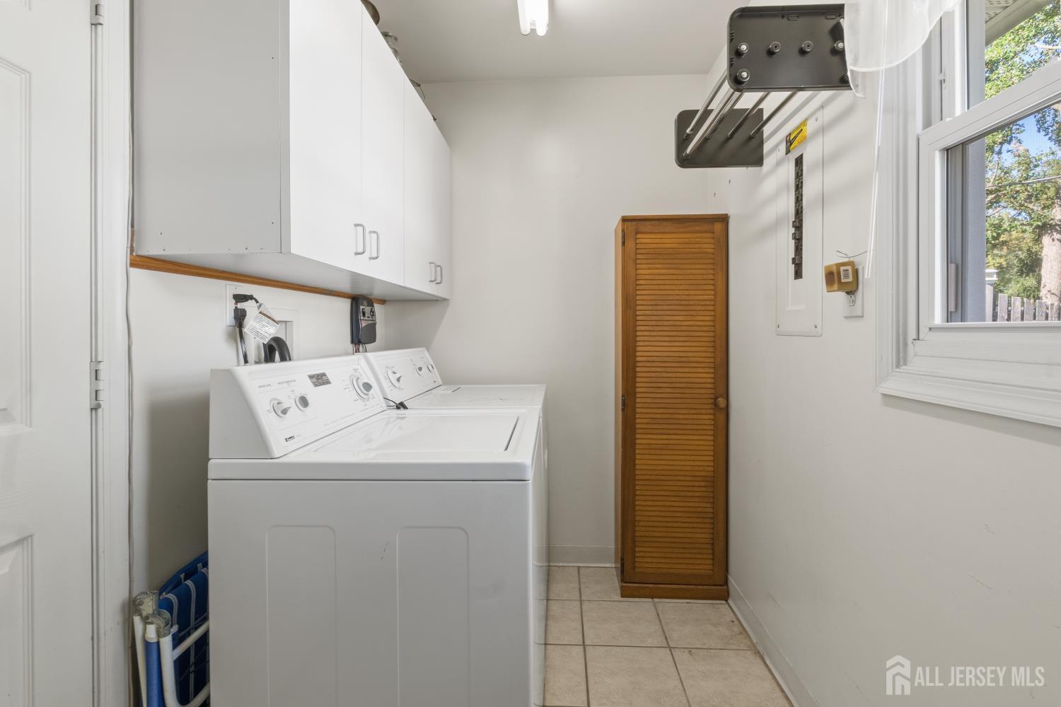 111 Courtland Lane, Matawan