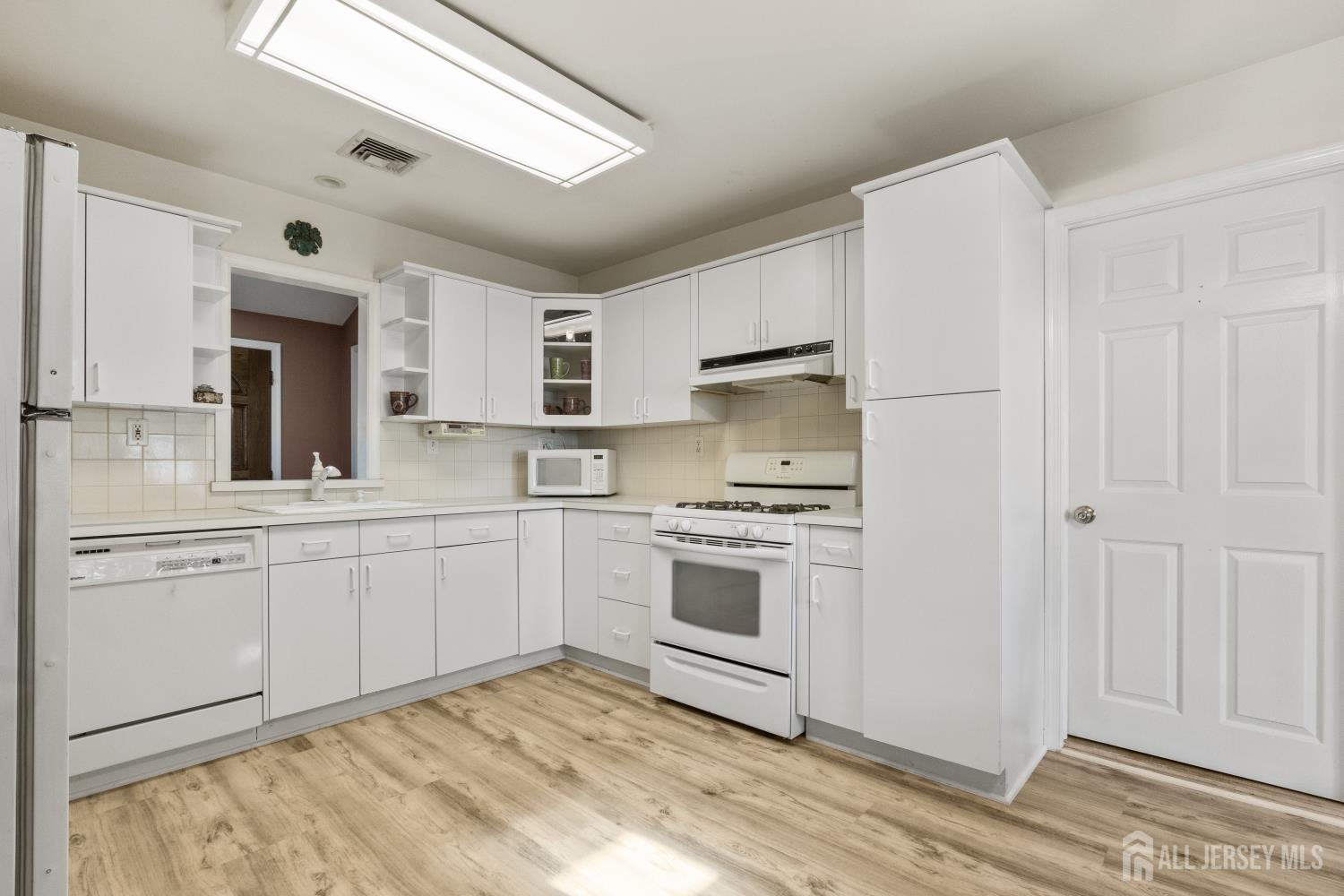 111 Courtland Lane, Matawan