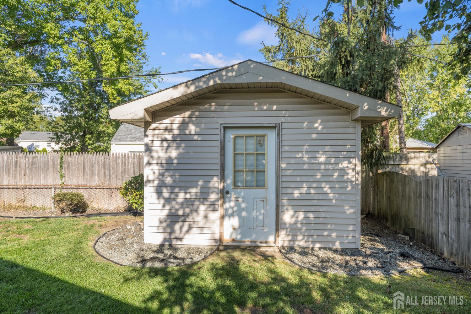 111 Courtland Lane, Matawan