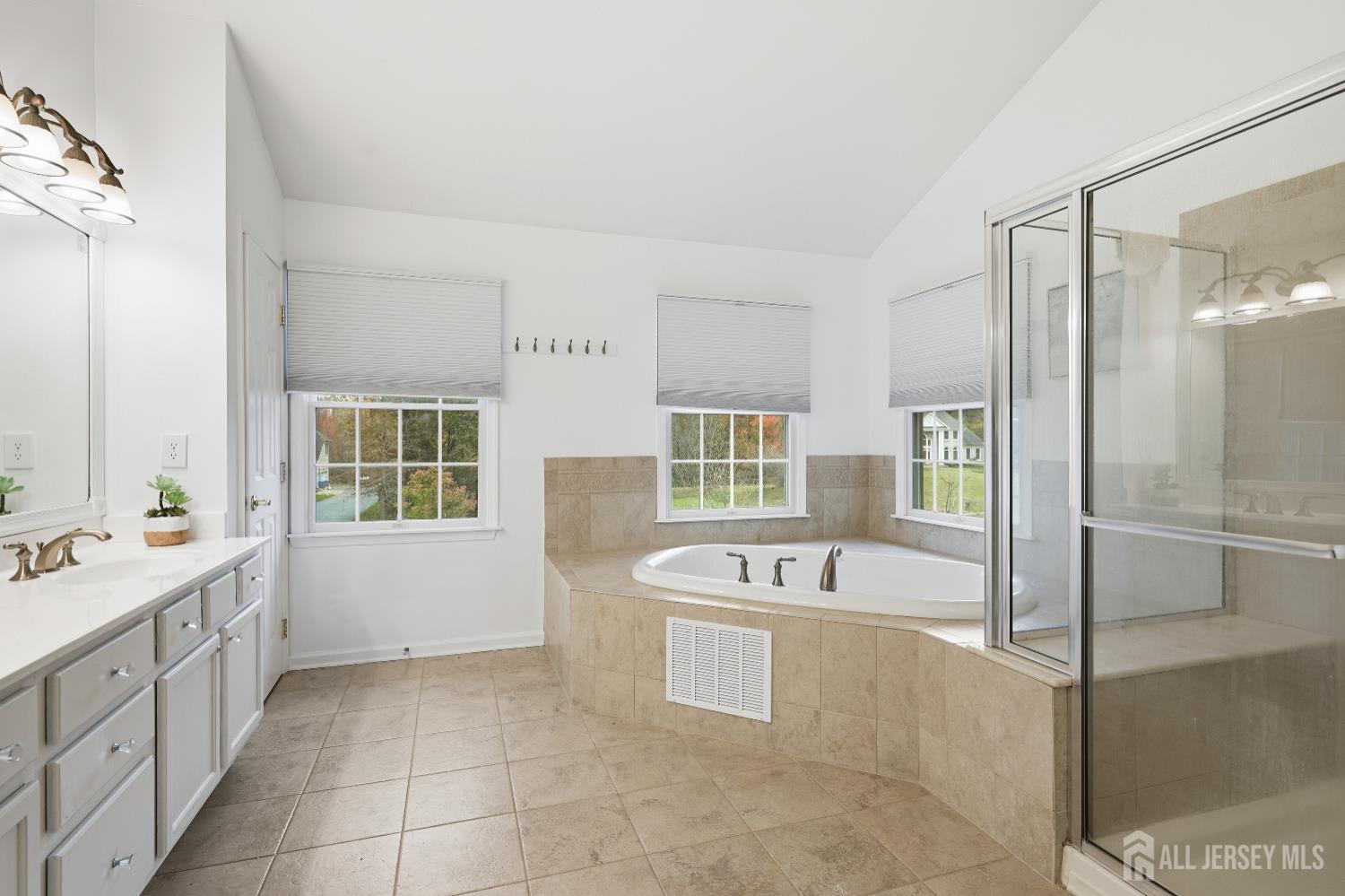 12 Risa Benjamin Way