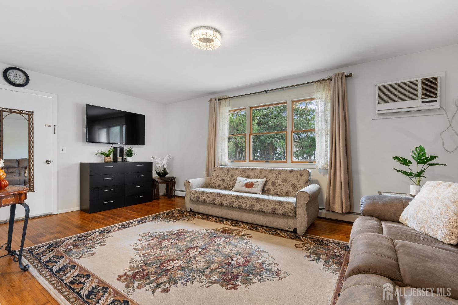 28 Saint Moritz Place