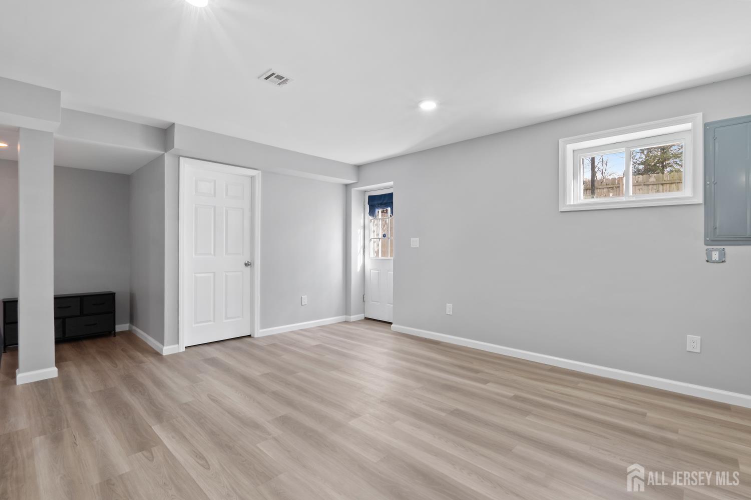 1515 Sherwood Boulevard