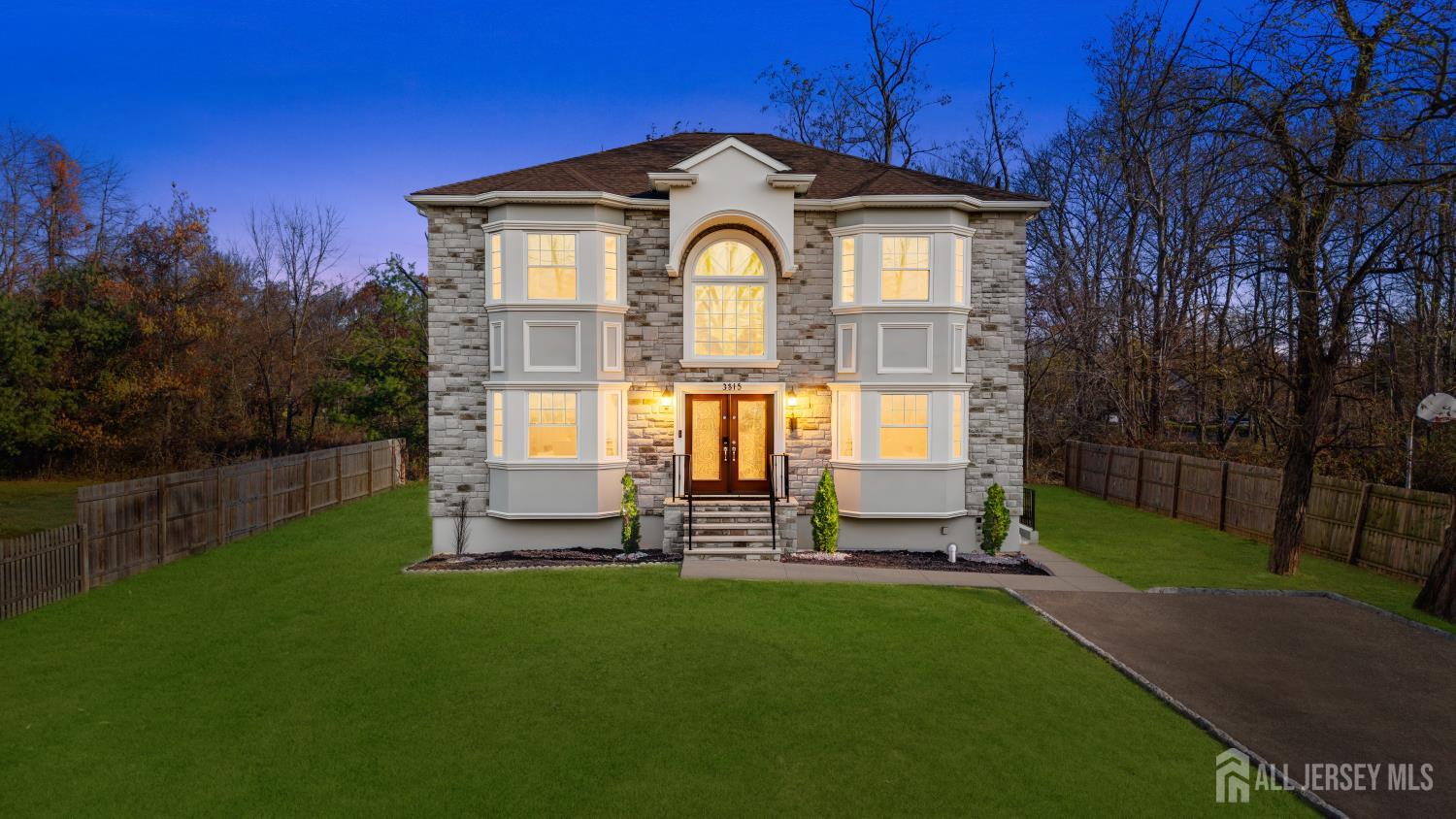 1515 Sherwood Boulevard