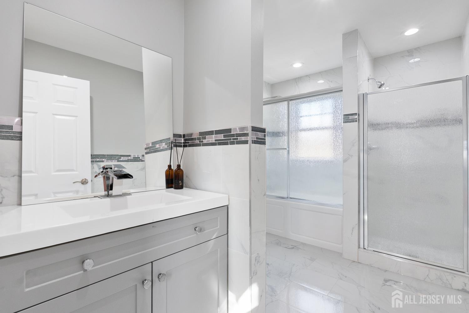 1515 Sherwood Boulevard