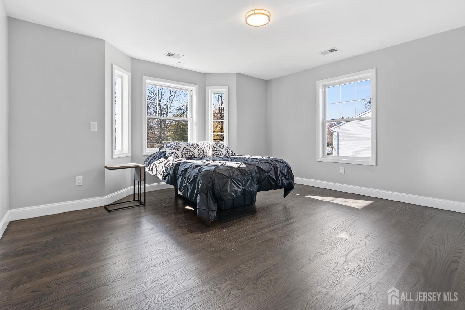 1515 Sherwood Boulevard