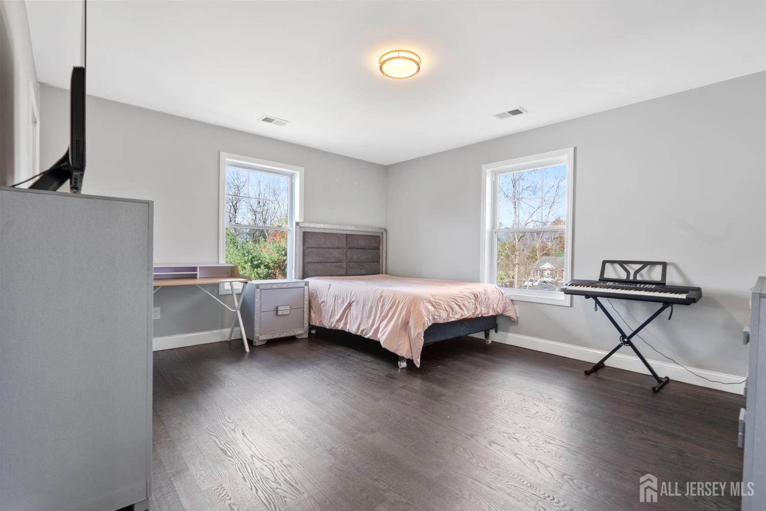 1515 Sherwood Boulevard