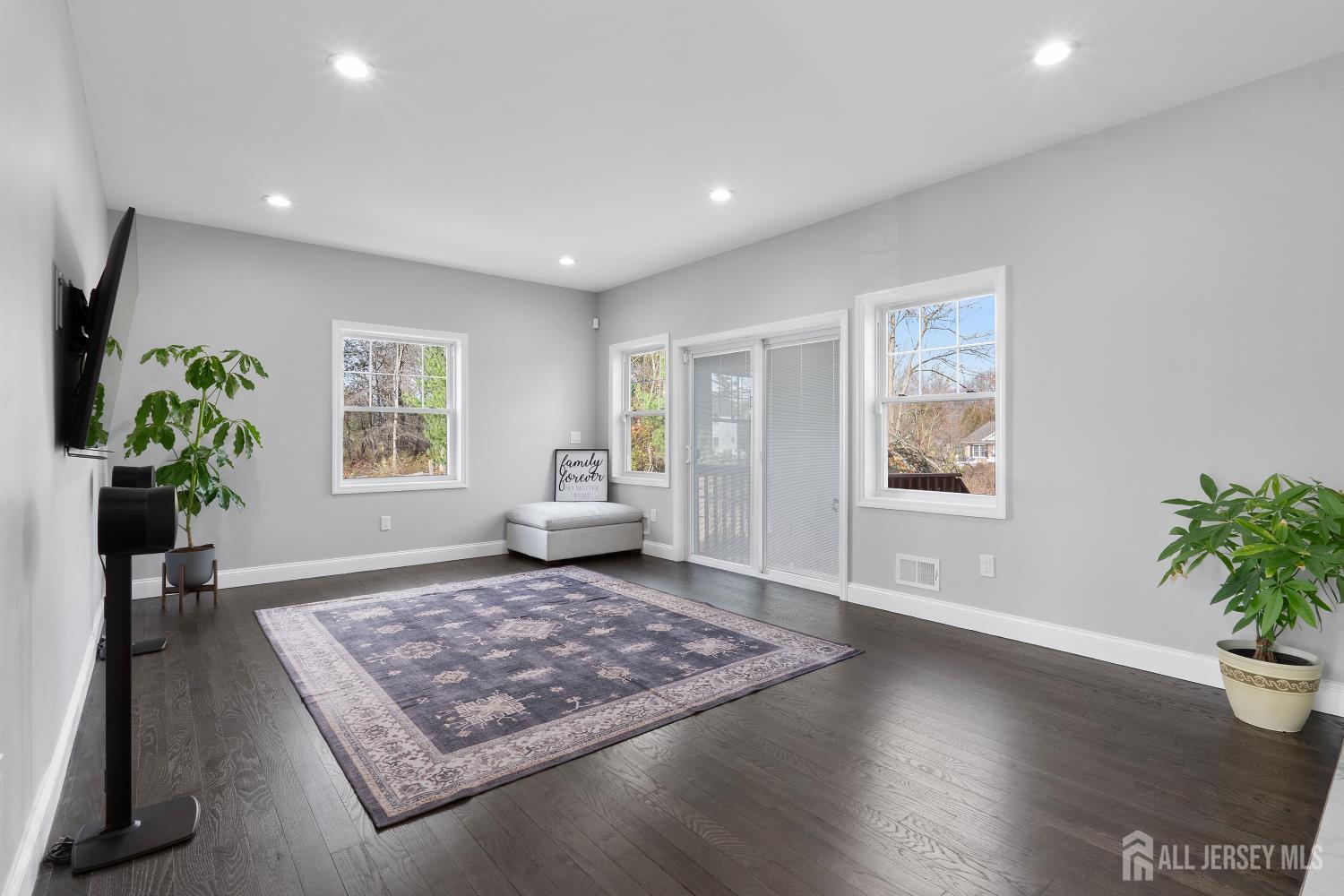 1515 Sherwood Boulevard