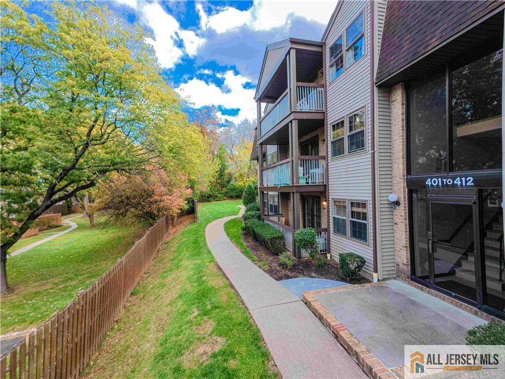 404 Newport Court, Fords