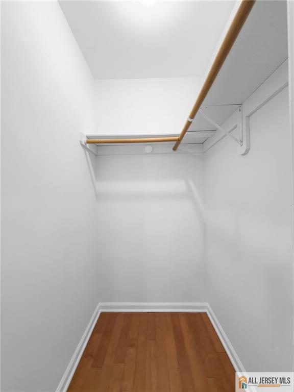 404 Newport Court, Fords