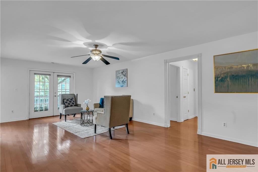 404 Newport Court, Fords