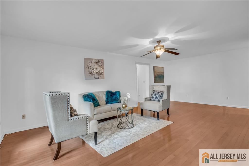 404 Newport Court, Fords