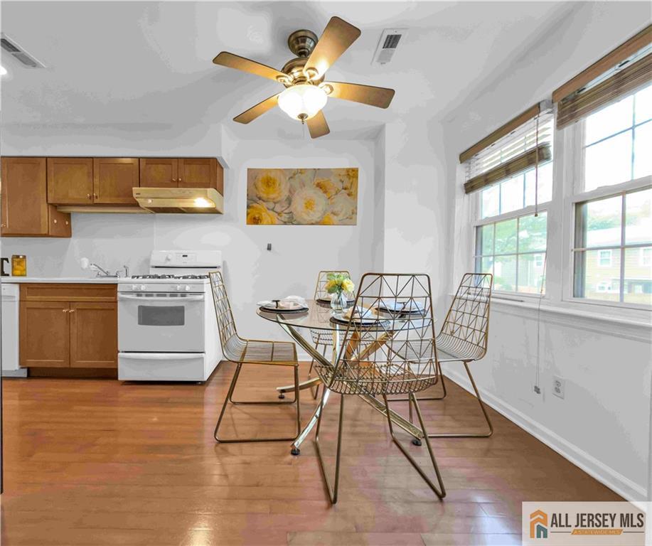 404 Newport Court, Fords