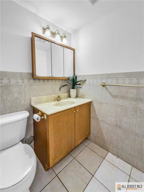 404 Newport Court, Fords