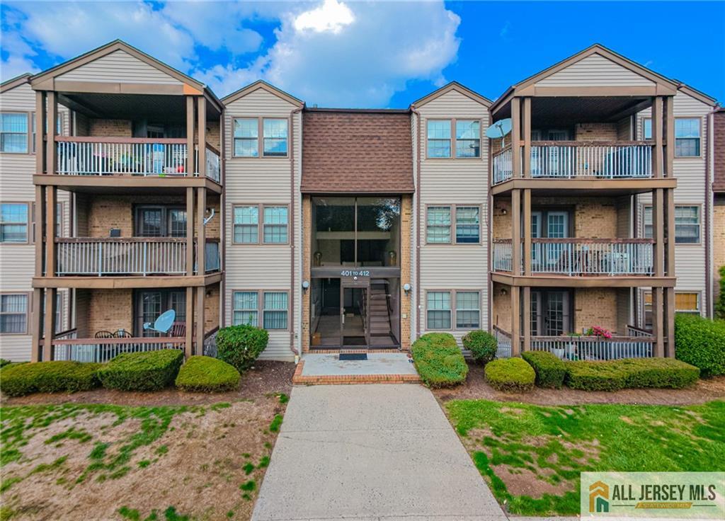 404 Newport Court, Fords