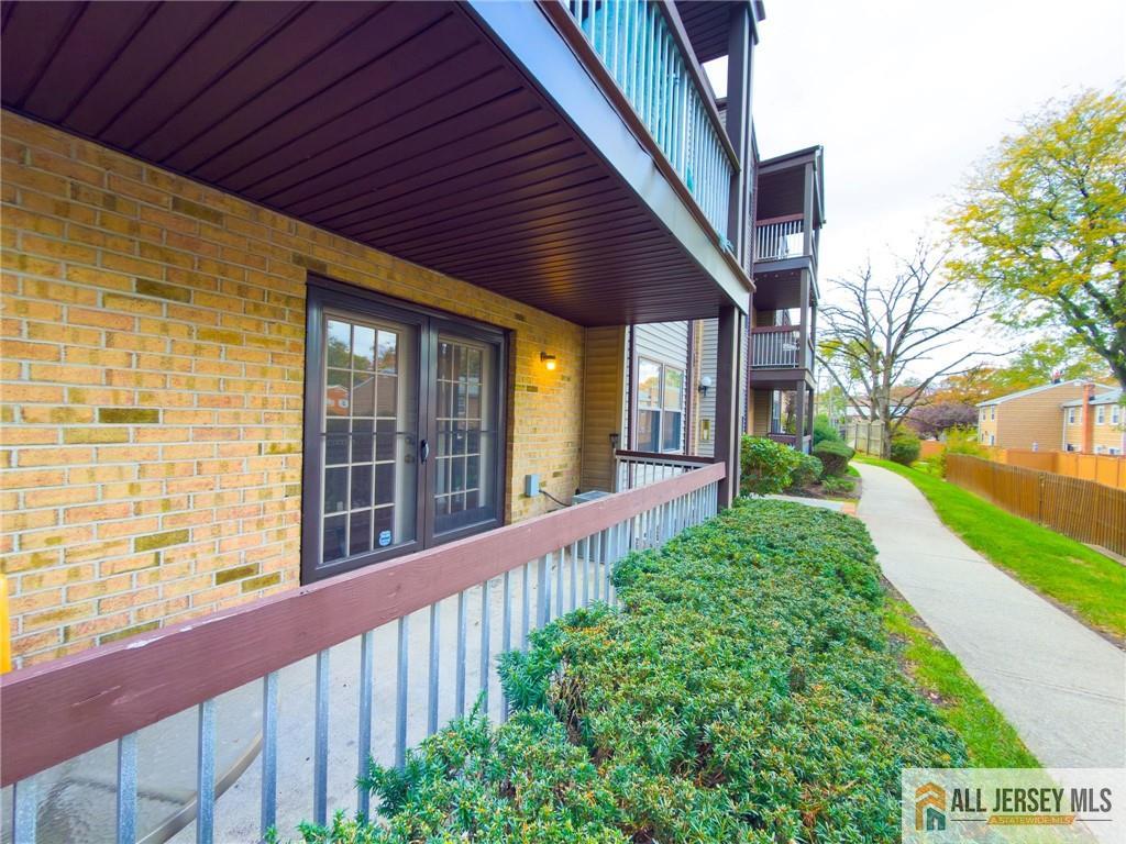 404 Newport Court, Fords