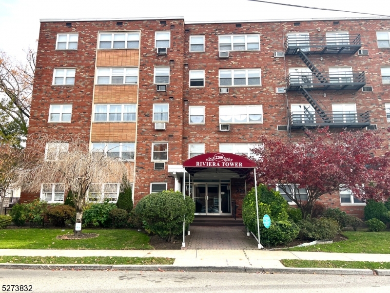 2200 Center Ave 1A
