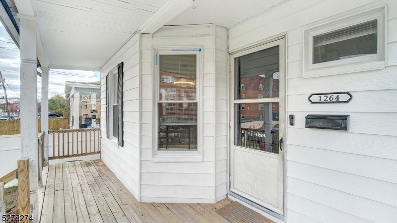 1264 Waverly Pl