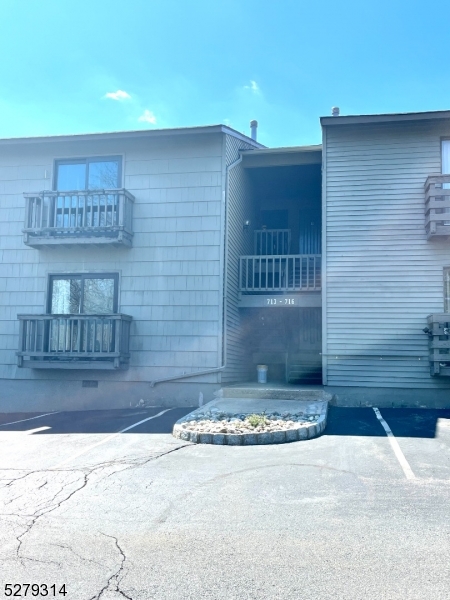 716 Spruce Hills Dr