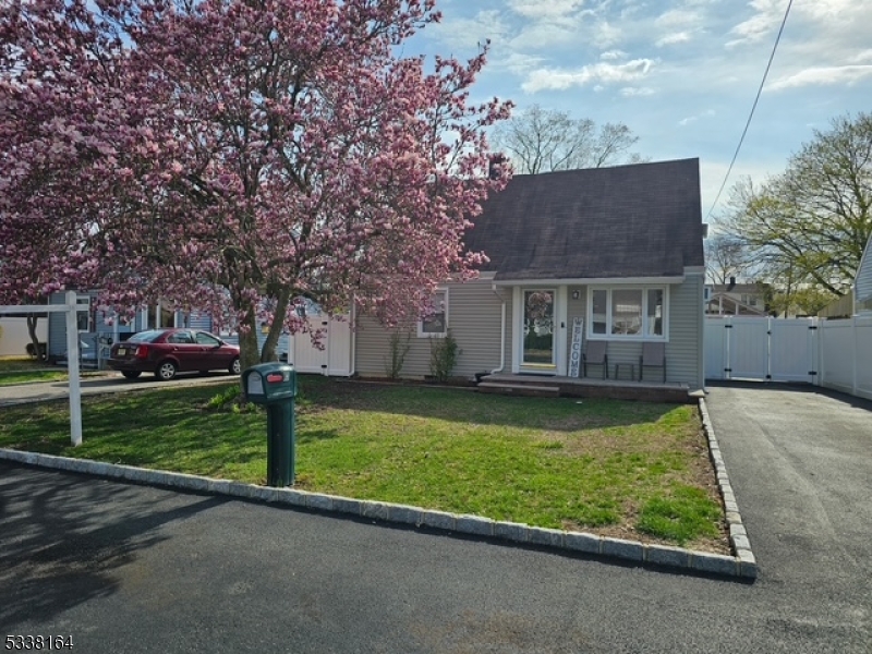 83 Burnside Pl