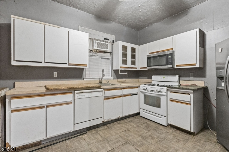 386 High St