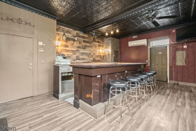 386 High St